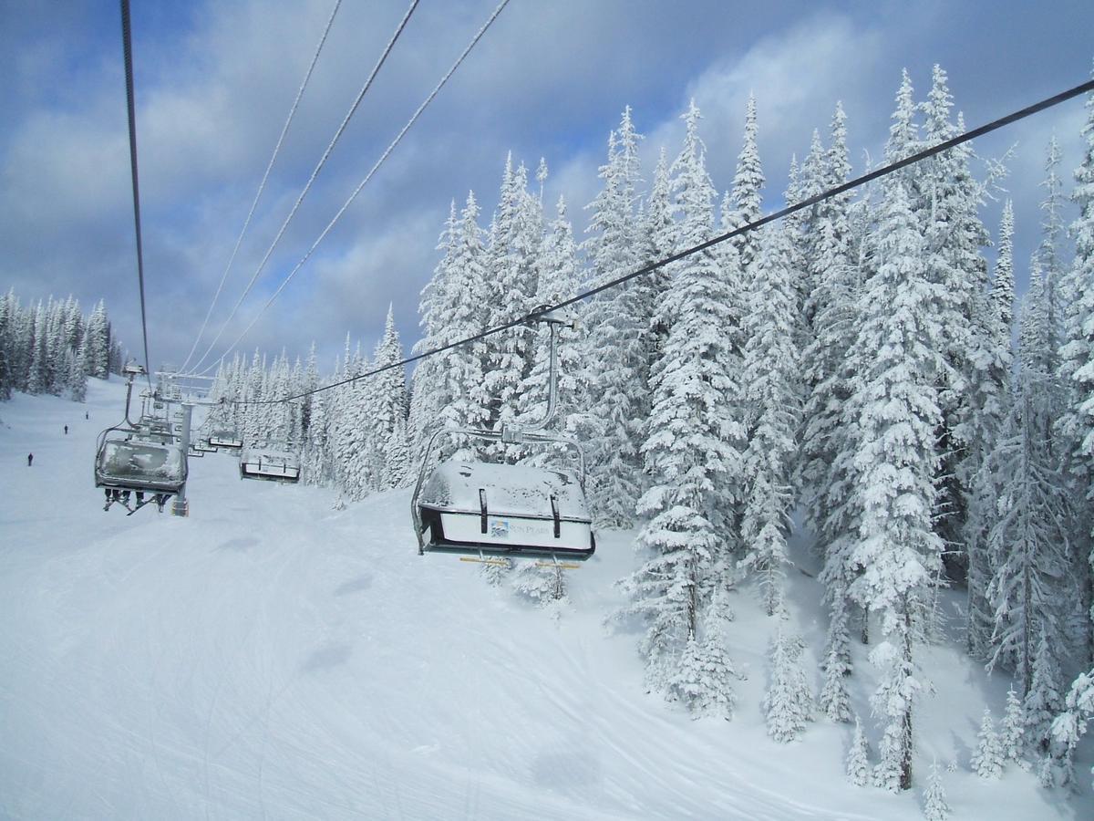 The Burfield Hotel Sun Peaks Buitenkant foto
