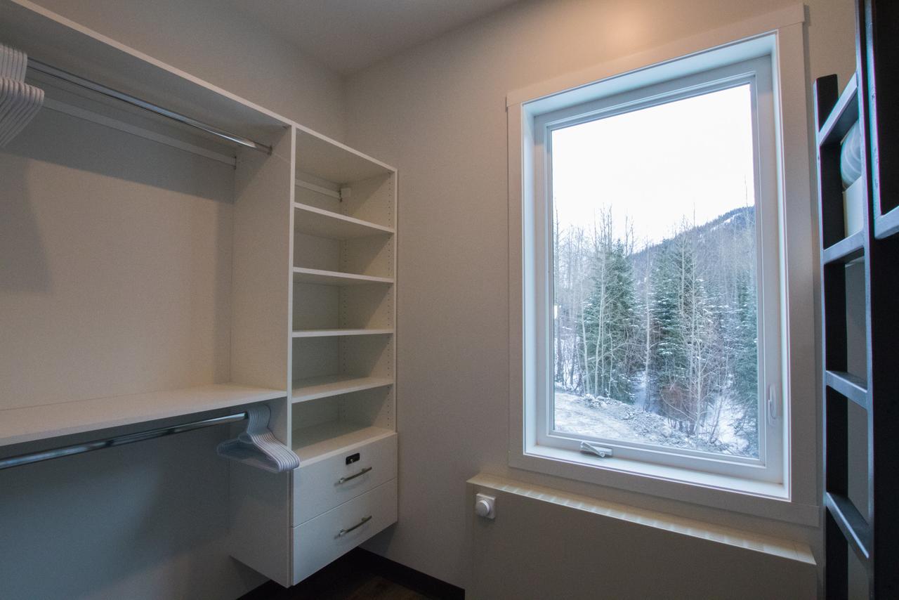 The Burfield Hotel Sun Peaks Buitenkant foto