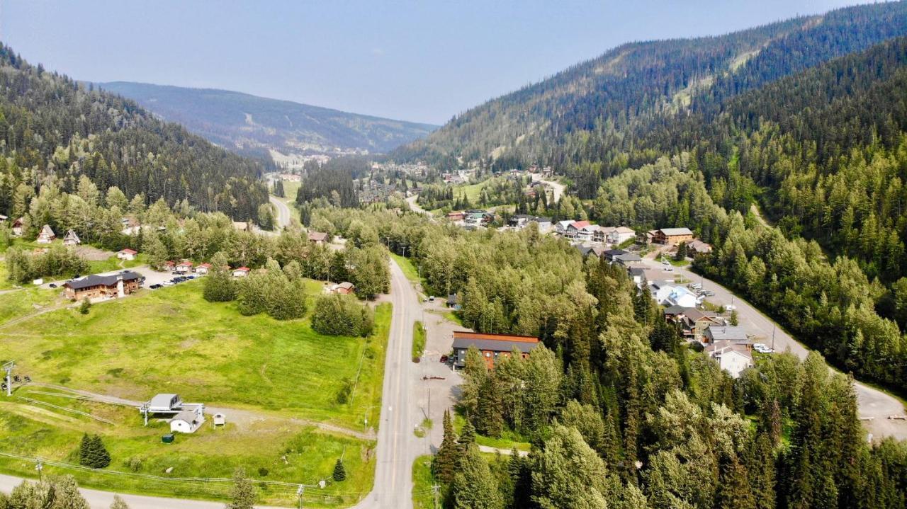 The Burfield Hotel Sun Peaks Buitenkant foto