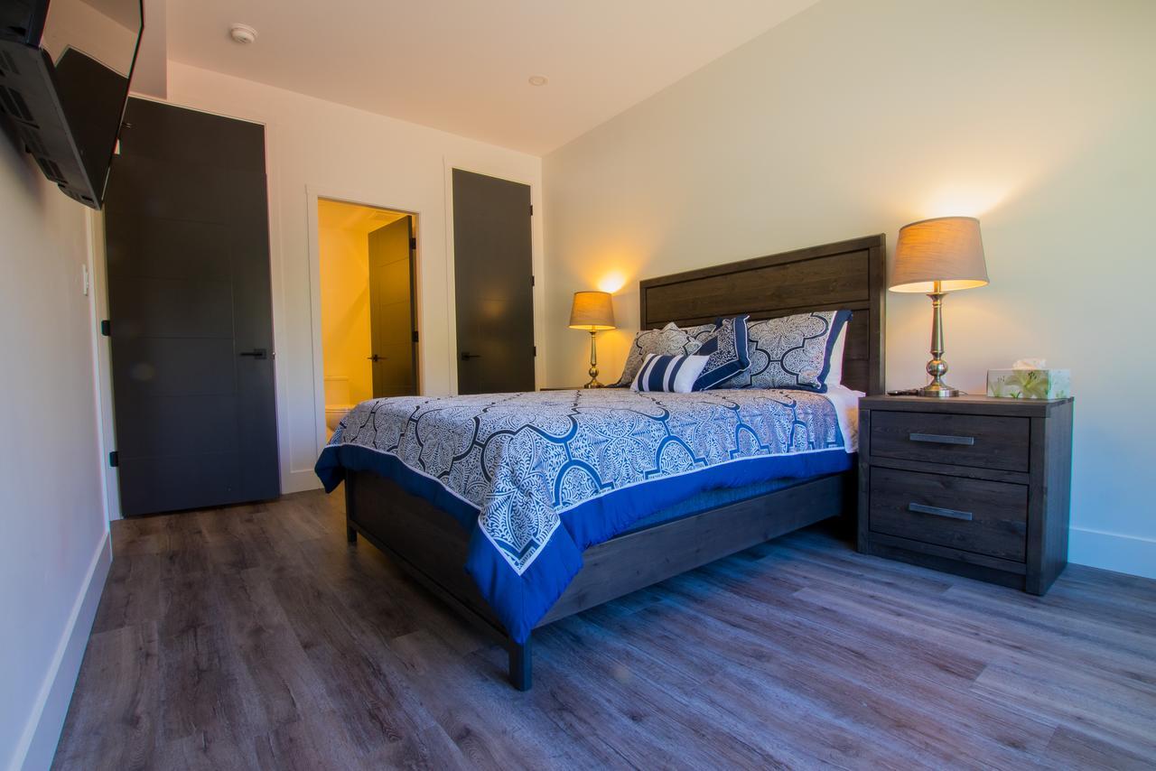 The Burfield Hotel Sun Peaks Buitenkant foto