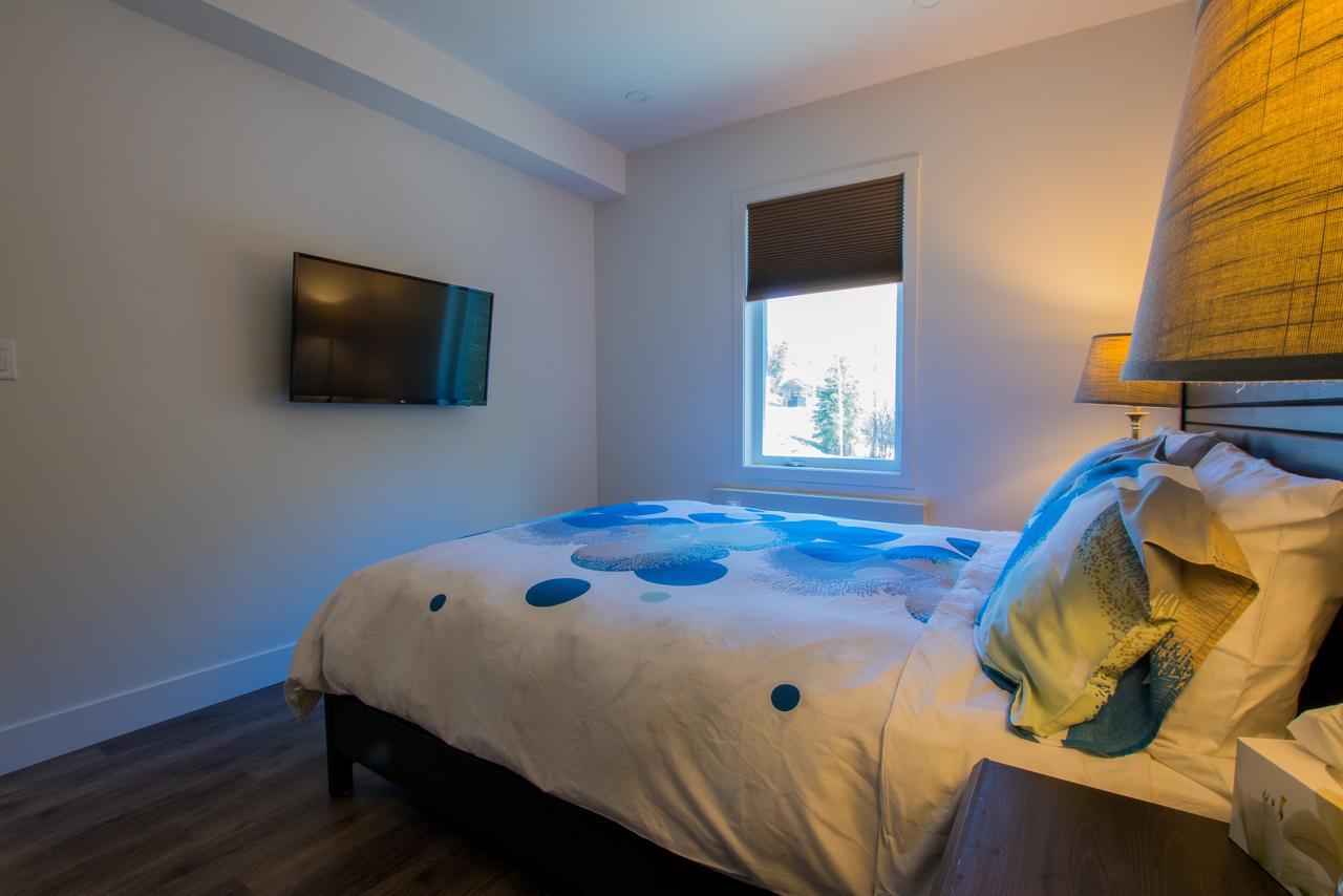 The Burfield Hotel Sun Peaks Buitenkant foto